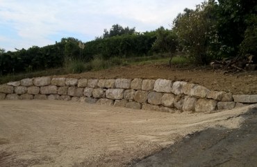 Scogliere in pietra calcarea regolari